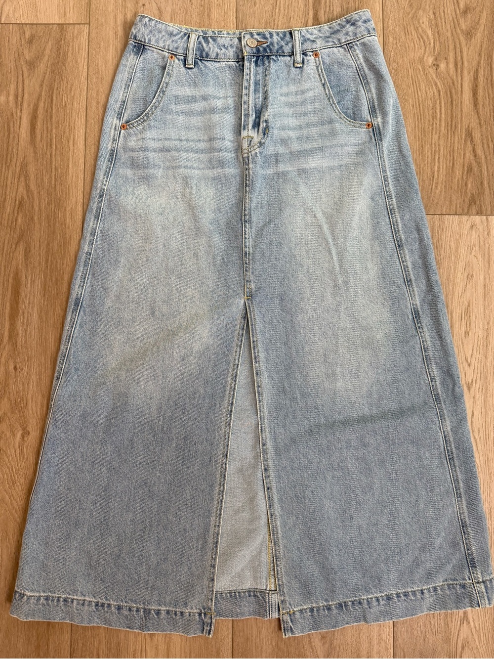 NWOT FRYE Front Slit Seamed Denim Midi Skirt Light Wash Size 27